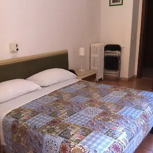 Hotel Gambara, Mediolan